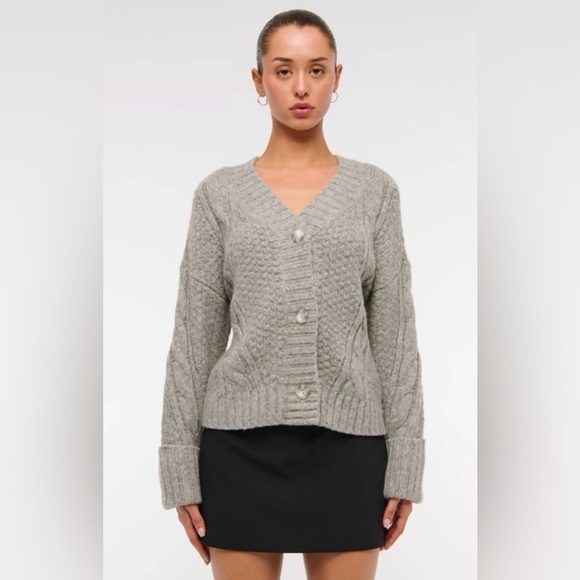 Abercrombie & Fitch Sweaters - Abercrombie & Finch Cable Knit Sweater